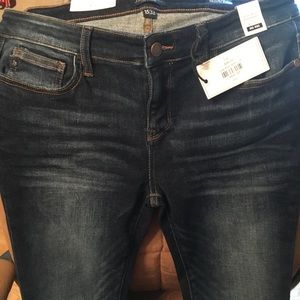 Judy Blue Mid-Rise Skinny